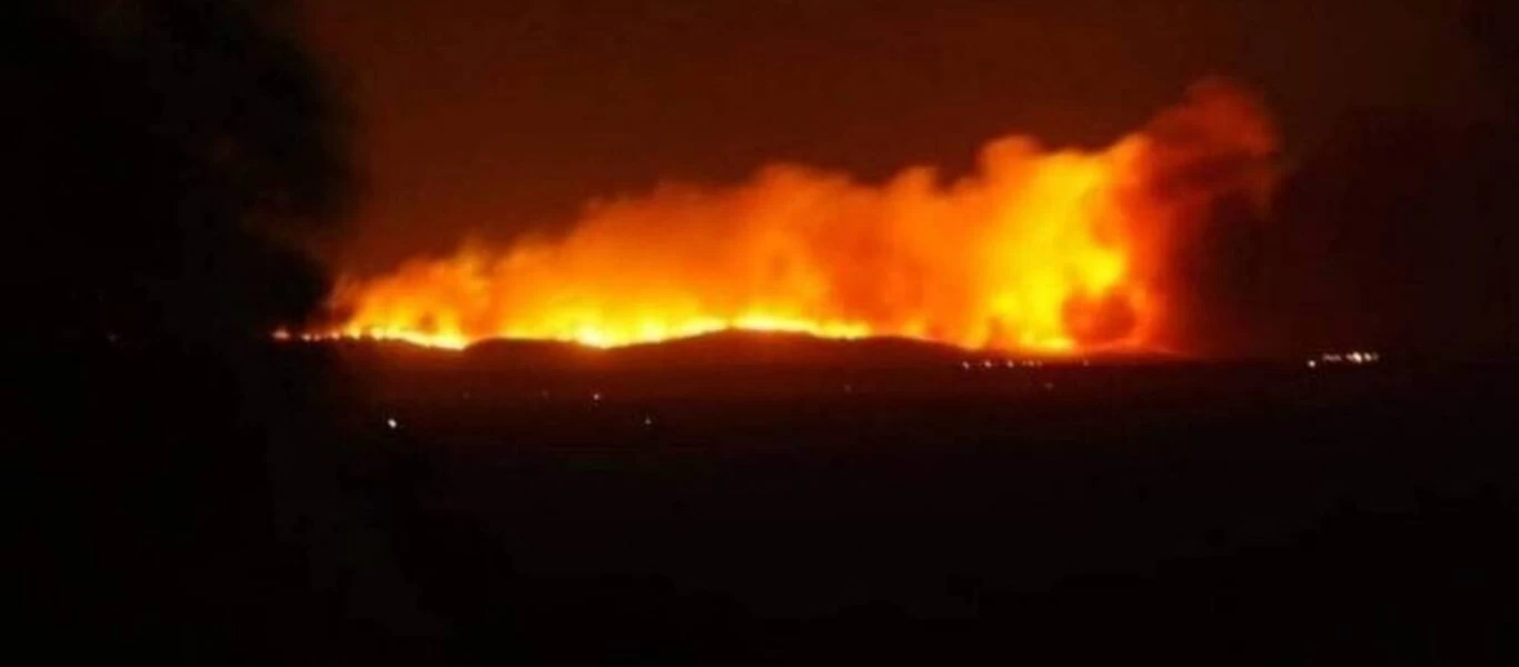 Μεγάλη πυρκαγιά ξέσπασε στο Τσεσμέ της Τουρκίας - Εκκενώθηκαν τέσσερις περιοχές - Ορατή και από τη Χίο (βίντεο)